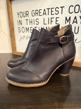 El Naturalista Black Leather Ankle Booties with Side Buckle